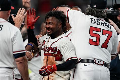 Mets suffer heartbreaking loss after Ozzie Albies hits walk-off bomb to complete comeback for Braves